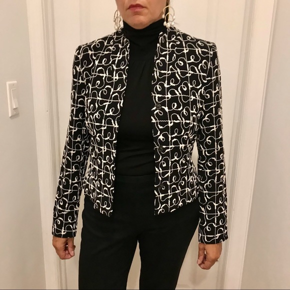 Vintage Neiman Marcus black and white wool swirl design cropped jacket. Size 4 - Picture 3 of 11